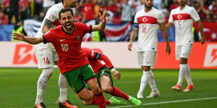 Portugal's midfielder #10 Bernardo Silva celebrates scoring his team's first goal during the UEFA Euro 2024 Group F football match between Turkey and Portugal at the BVB Stadion in Dortmund on June 22, 2024. (Photo by OZAN KOSE / AFP)