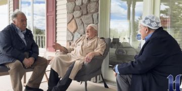 Kemal Gülen, ‘Asuda Mekan’ı ziyaret etti : Mukaddes yük ve güçlü omuzlar