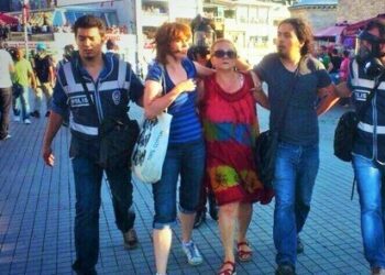 Polisin çıplak aramasına ilk kez hapis cezası istendi: AKP’li Özlem Zengin ‘yok’ demişti