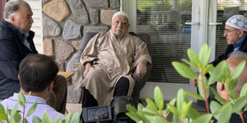 Fethullah Gülen Hocaefendi: Hizmet devam ediyor, bizimle alakalı değil; her şey Allah’tan