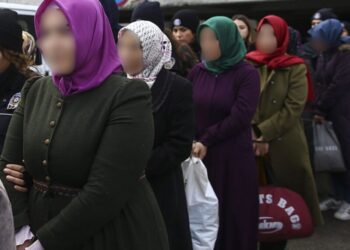 28 Şubat’ta bile yapılmadı: Gözaltına alınan kadınların başörtülerini 3 gün boyunca aldılar, namaza izin vermediler