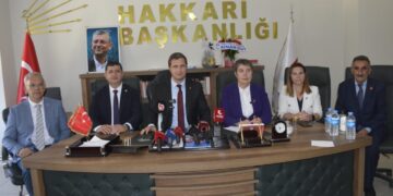 CHP heyeti Hakkari’de: Dün Van’da olduğu gibi bugün de kayyumlara karşıyız