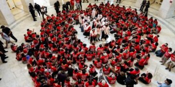 ABD polisinden Netanyahu’yu protesto eden göstericilere müdahale