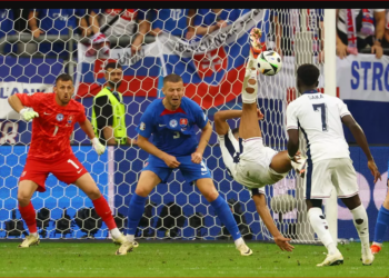  Elenmek üzere olan İngiltere çeyrek finalde