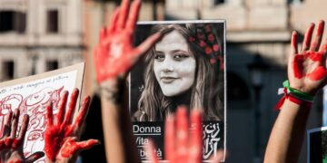 İran polisinden Cumhurbaşkanı Pezeşkiyan’a “örtü” uyarısı