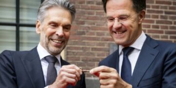 Eski istihbarat şefi, Hollanda’da başbakan oldu: Göçmenlere kötü haber