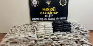 Gazinantep’de uyuşturucu sevkiyatı yapan iki polis tutuklandı