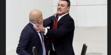 Karamollaoğlu’ndan TBMM’de dökülen kana tepki: ‘Günümüz Türkiye’sinin bir özetidir, kınıyorum’