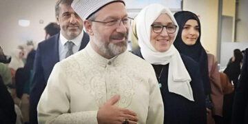 Diyanet yöneticileri bildiğiniz gibi: Özel vizeyle hacca gittiler, harcırah alıp lüks odalarda kaldılar