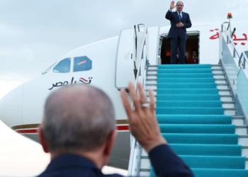 Sisi’ye “katil, zalim, darbeci, onunla aynı masaya oturmam” diyen Erdoğan, havaalanında bizzat karşıladı ve uğurladı
