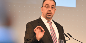 Gazeteci Yetkin: Daron Acemoğlu Türkiye’de kalsa KHK’lı olurdu