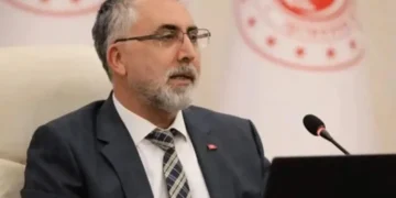 AKP’li Bakan’ın yakınına ballı atama:Dil bilmeyen aşçı Pelin Arabasüren, ateşe olarak atandı