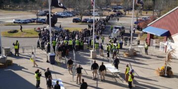 Hocaefendi, son yolculuğuna uğurlanıyor: Cenaze törenine binlerce seveni katılıyor