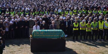  Fethullah Gülen Hocaefendi, gözyaşlarıyla son yolculuğuna uğurlanıyor