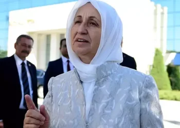 Akın İpek duyurdu: 78 yaşındaki Annesi Melek İpek tutuklandı