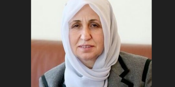 10 gündür cezaevinde tutulan 78 yaşındaki Melek İpek hastaneye kaldırıldı