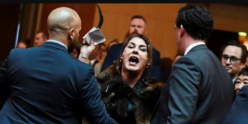 Başkent Canberra’da Kral Charles’a ‘Kralım değilsin’  diyen Senatör Thorpe, kınama aldı