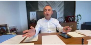 CHP’li Özgür Karabat’ın itirafı büyük tepki çekti: “Kayyım kanunu Anayasa’ya aykırı, Gülen’le mücadele için çıkarıldı”