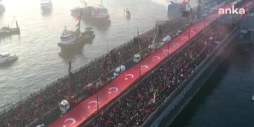 Gazze mitinginde, ‘Siyonist şirketleri korumaktan vazgeçin’ pankartına kelepçe ve gözaltı