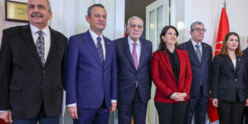 İmralı heyetini kabul eden CHP Lideri Özgür Özel: Konu, Meclis önderliğinde ilerlemelidir