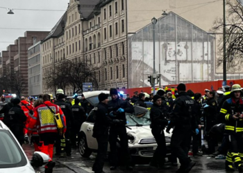 Münih’te bir araç kalabalığın arasına daldı; çok sayıda yaralı var