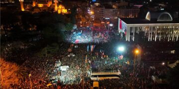 Onbinler Saraçhane’de toplandı: Çözüm sokakta, sandıkta değil