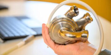 Sydney’de ameliyatla yapay kalbi aldı:    Titanyum kalp ile 100 gün yaşadı