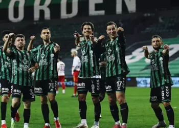 Kocaelispor, 16 yıl sonra Süper Lig’e yükselmeyi garantiledi