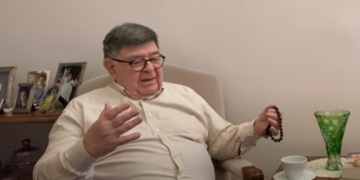 Ahlaki dönekliğin kötü şey olduğunu söyleyen Yazar Şahin Alpay: Felsefi dönekliğimle gurur duyuyorum