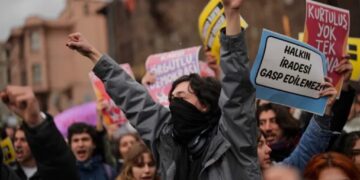 İmamoğlu, gençlere seslendi: Tarihi siz yazacaksınız