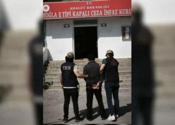 Kızının bürosunda gözaltına alındı: KHK’lı Yargıtay hakimine ters kelepçe