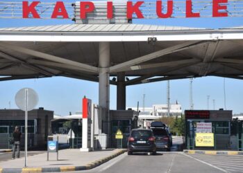 Sınır kapısında rüşvet operasyonu: Onlarca gümrük memuru gözaltında, 350 kişi aranıyor