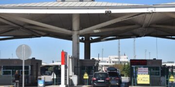 Sınır kapısında rüşvet operasyonu: Onlarca gümrük memuru gözaltında, 350 kişi aranıyor