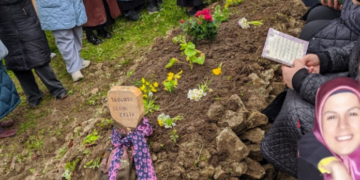 Zulüm sürecinde kanser olan Derya öğretmen, vefat etti