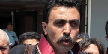 Tahliye edilen ÇHD Onursal Genel Başkanı Selçuk Kozağaçlı yeniden tutuklandı