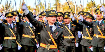 Teğmenler, TSK’dan ihraç edildi: Şimdi 500 bin lira tazminat ödeyecekler!