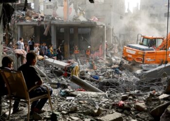 İsrail, Gazze’ye insani yardım götüren bir gemiye uluslararası sularda saldırdı