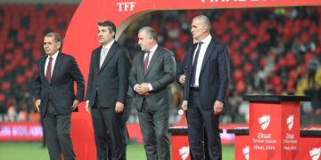 Kupa finalinde TFF Başkanı İbrahim Hacıosmanoğlu’na protesto