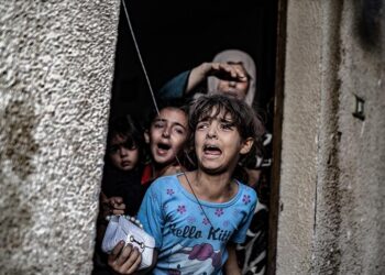 İsrail’in Gazze’de soykırmı sürüyor: İngiltere ticari ilişkilerini askıya aldı, büyükelçisini geri çağırdı.