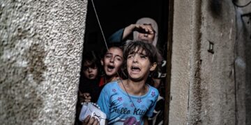 İsrail’in Gazze’de soykırmı sürüyor: İngiltere ticari ilişkilerini askıya aldı, büyükelçisini geri çağırdı.