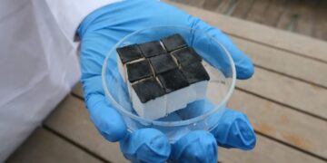 Avustralya’da, güneş enerjisiyle havadan su üreten akıllı sünger geliştirildi