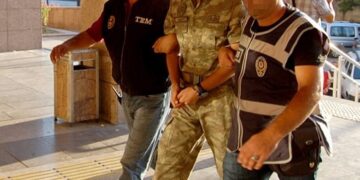 Gözaltına alınan 61 muvazzaf asker tutuklandı