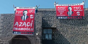 Diyarbakır surlarına asılan ‘Azadi İmamoğlu’ pankartına el konuldu: Gözaltılar var