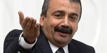 Sırrı Süreyya Önder anlattı: ‘Risale-i Nur okurum, külliyatım kitaplığımın en üstündedir’