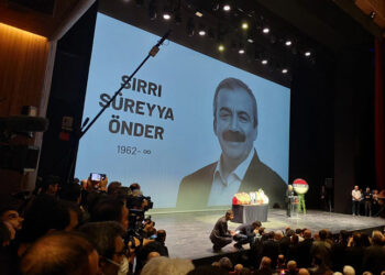 Barışa adanmış bir ömür: Sırrı Süreyya Önder son yolculuğuna uğurlanıyor
