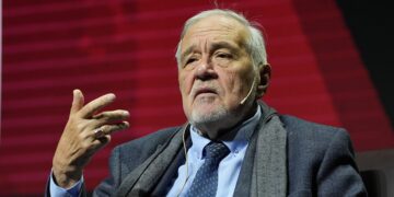 İlber Ortaylı’dan zeytinlikler için çağrı: Türkiye sefil kömürün, beton otellerin olmamalı