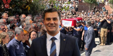 Manisa, Belediye Başkanı Ferdi Zeyrek’i son yolculuğuna uğurluyor