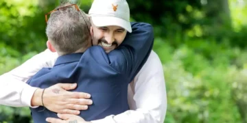 Kanseri yenmek için Avustralya’dan İngiltere’ye 17 bin km yol katetti