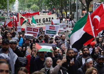 Melbourne’de binlerce kişi Gazze’de yaşanan zulümleri protesto etti