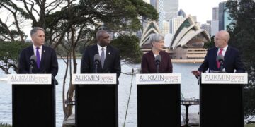 Avustralya, İngiltere ile 50 yıllık nükleer denizaltı anlaşması